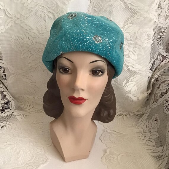 Vintage 1950's 1960's Hat Light Blue Velvet With … - image 9