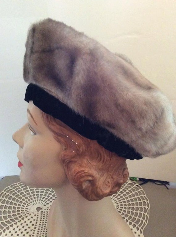 Vintage 1960s Hat Beret Tam Faux Fake Fur With Bl… - image 3