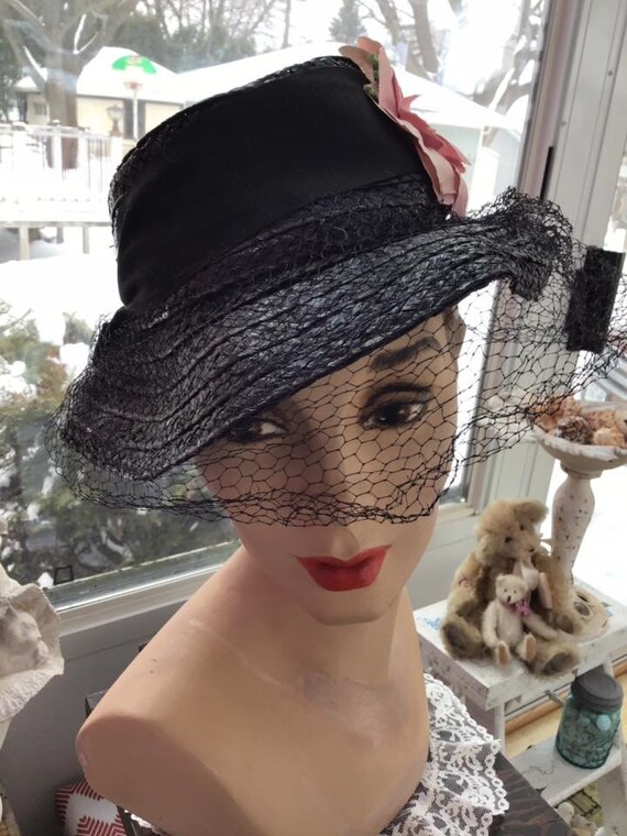 Vintage 1930's Hat Black Cellophane Straw Black V… - image 3