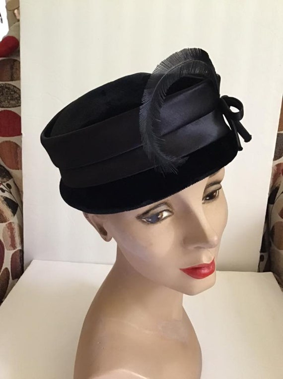 Vintage 1950's 1960's Hat Black Velvet Hat With A… - image 4