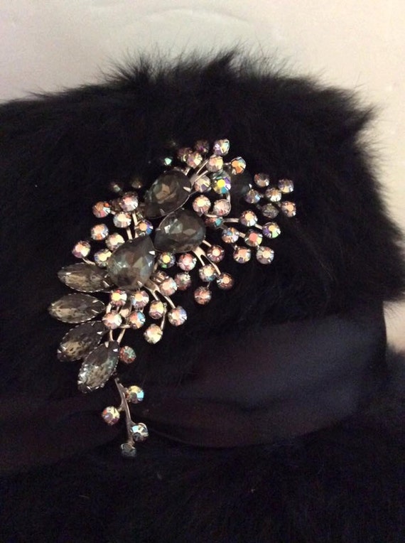 Vintage faux fur hat with vintage Unser rhinestone broach Vintage 1950s Hat Black Faux Fur Bucket Style Grey  main image 3