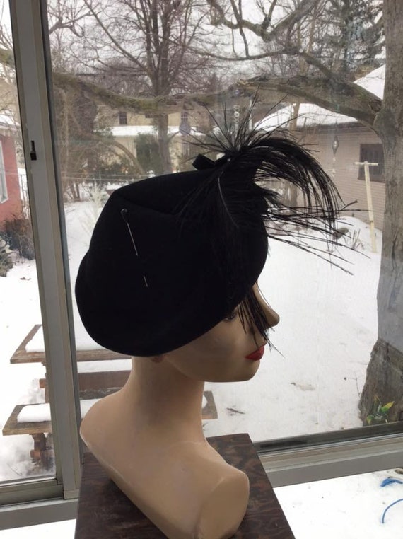 Vintage 1940's Hat Dark Black Felt With Ostrich Plumes/Feathers Makers Label Is *Country Club Hat* Comes With Attached Hat Pin