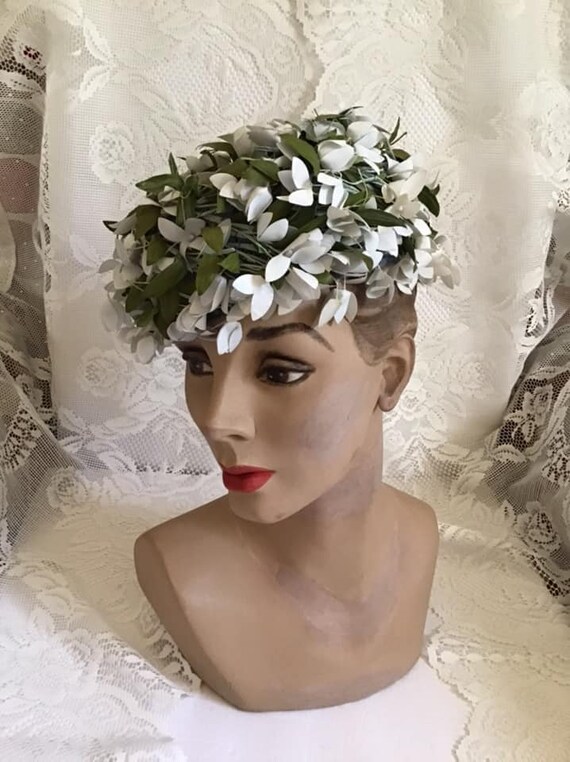 Vintage 1950's 1960's Hat White Floral With Green… - image 7