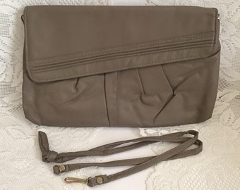 Vintage 1970's 1980's Clutch Or Converts To Shoulder Bag Purse Darker Beige Faux/Fake Leather 3 Compartments *GITANO*