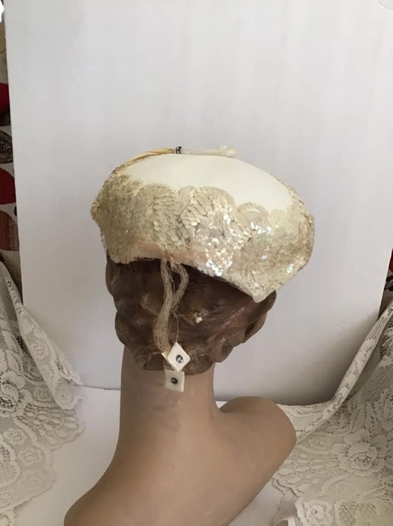 Vintage 1950's Hat Off White With Sequins Feather… - image 6