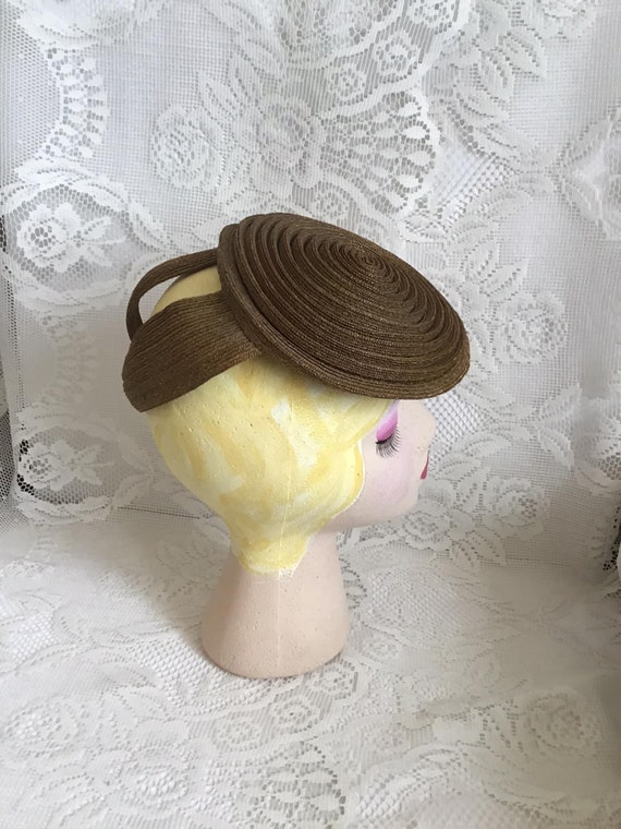 Vintage 1930's 1940's Hat Light Brown Straw Art D… - image 4