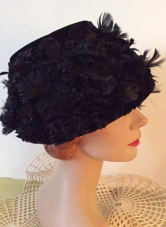 Vintage 1950s Hat Black Feathers & Flower Petals V