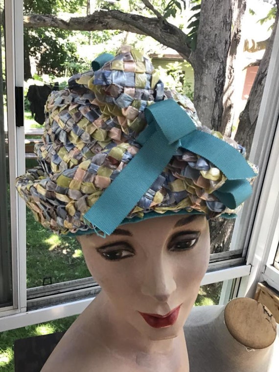 Vintage muted lime green Gem