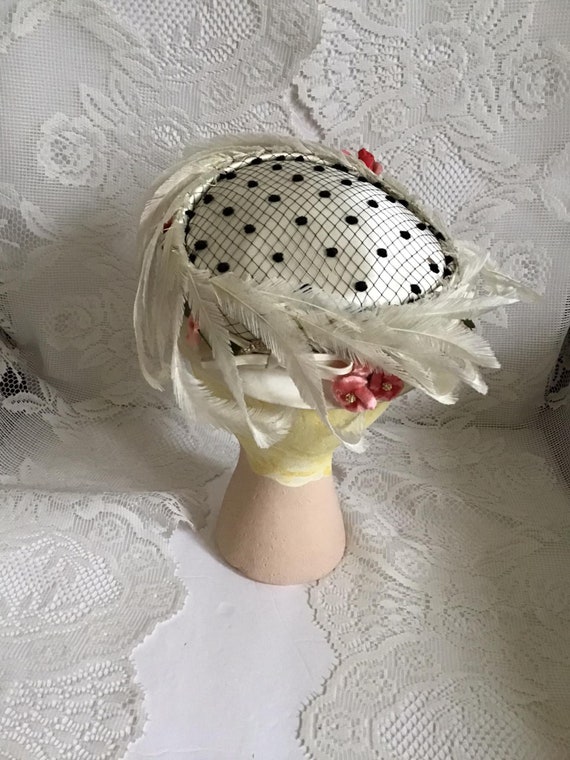 Vintage 1950's Hat Off White Satin With Curlique … - image 4