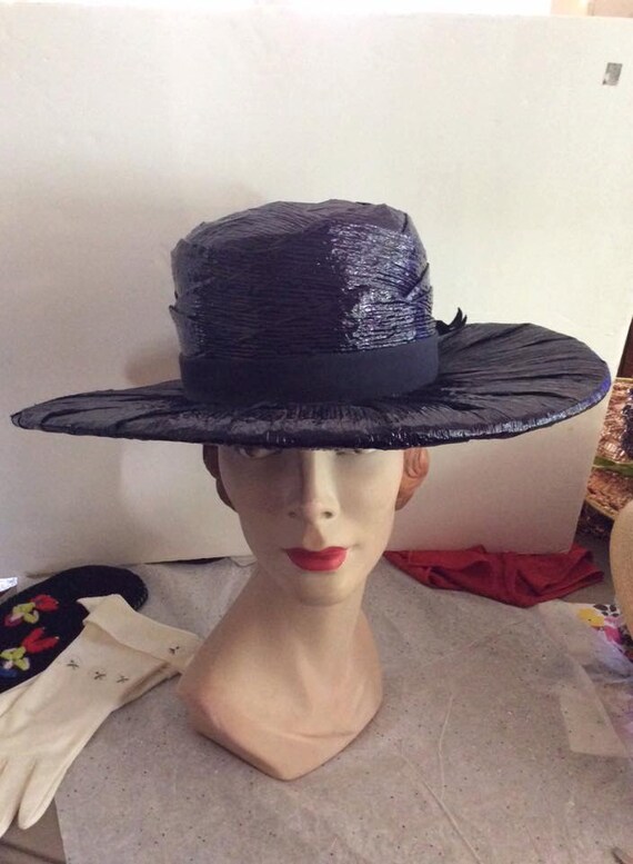 Vintage 1950s Hat Large Blue Cellophane Straw Peg… - image 1