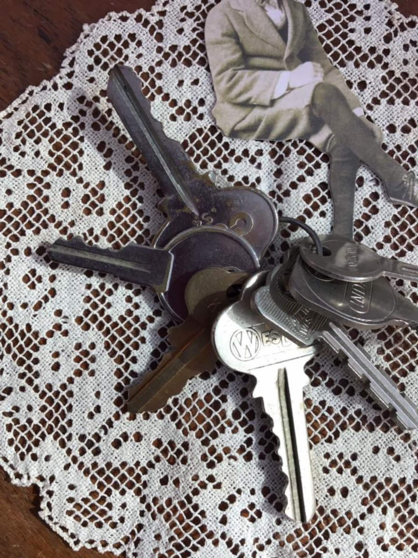 Vintage 1950's 1960's 1970's Keys Group of 7 Different Shapes Styles ...