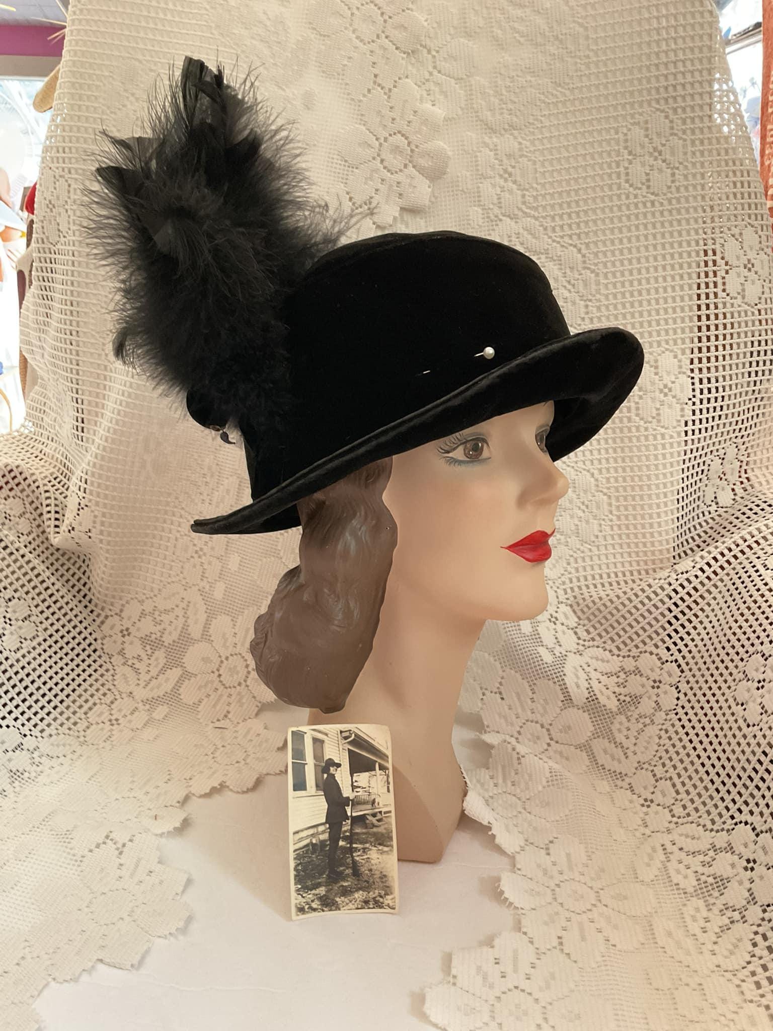 Vintage Antique 1800s / 1900s Women\ display picture 2