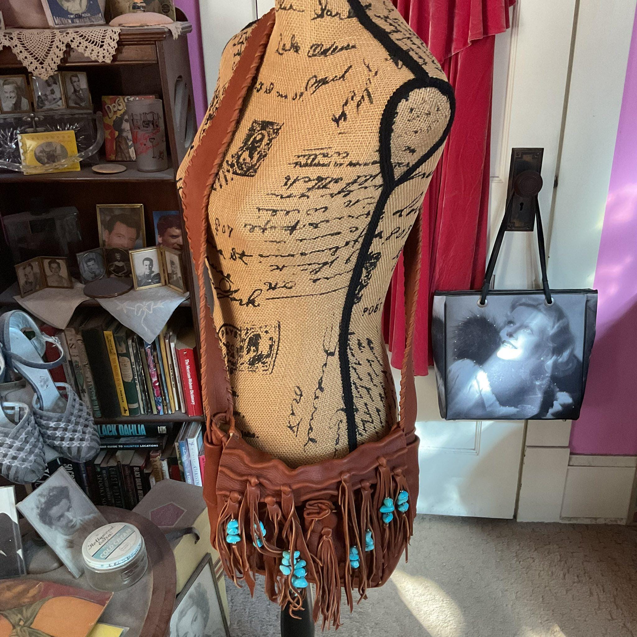 バッグ 90s vintage deerskin fringe shoulder bag Vintage 1990's Shoulder Bag Crossbody Artisan Designed & Handmade