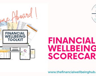 Puede incluir: Una pantalla de computadora que muestra el texto "Financial Wellbeing Toolkit" con un mensaje de bienvenida que dice "Welcome Aboard!" La pantalla está rodeada de varios documentos y hojas de cálculo. Debajo de la pantalla hay tres pantallas de computadora más pequeñas, una de las cuales muestra un cuadro de mando del bienestar financiero.