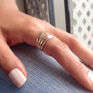 Bague manchette en or réglable, Bague martelée, Empilement d'anneaux, Bagues midi, Articulation du poing, Bagues minimalistes, Bague ouverte empilable, Cadeau pour elle