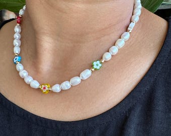 Süßwasserperlenkette mit Blumen Millefiori Glasakzenten | 7-8 mm Barock Perlen | Gold oder Silber Verschluss