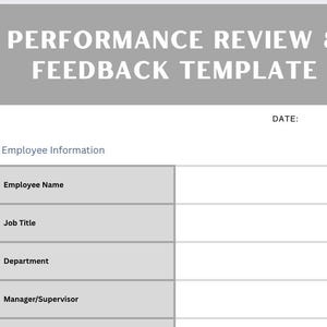 Könnte beinhalten: Ein weißes Dokument mit dem Titel "PERFORMANCE REVIEW & FEEDBACK TEMPLATE" mit grauem Header. Das Dokument enthält Abschnitte für Mitarbeiterinformationen, einschließlich Name, Berufsbezeichnung und Überprüfungszeitraum. Es gibt auch einen Abschnitt für eine Leistungszusammenfassung.