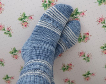 Knitting Pattern ~ Sweet Bee Socks