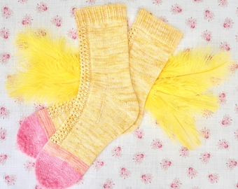 Knitting Pattern ~ Lola Socks