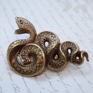 Victorian Snake Aligator Clip-aged brass-Victorian-bridal-medieval-shabby chic-steampunk-mythology V0078