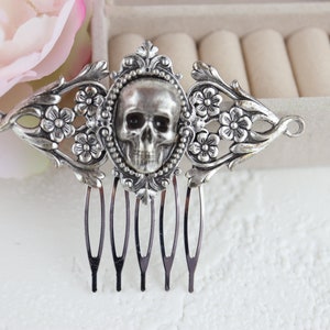 Skull - Gothic style  Silver plated hair comb