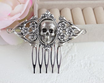 Skull - Gothic style  Silver plated hair comb