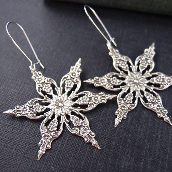 Vintage sterling silver plated brass Snow Flake dangle earrings- Romantic- Dainty- Everyday