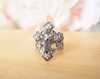 Filigree Cross Ring-Aged brass-adjustable-steampunk-Victorian-edgy chic- statement-armor ring V076