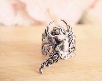Winged Angel Ring-Aged brass-adjustable-steampunk-hauted couture-Victorian-edgy chic- statement-armor ring V066