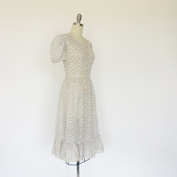 Vintage 1930s Dress / 1940s Dress / Floral Cotton Dress / Size S M