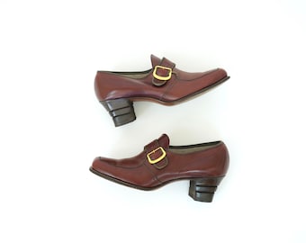 Vintage 1930s Shoes 1940s Shoes 30s Shoes Oxford shoes 40s Carved Chunky Wooden Cuban Heels Oxblood Shoes Brass Buckle Shoes Size 7 1/2 7.5