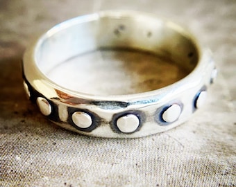 Rivet Ring