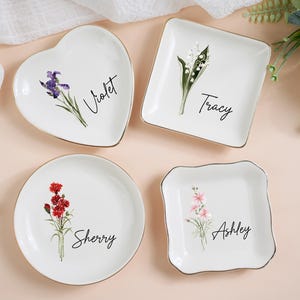 Personalized Birth Flower Trinket Dish, Watercolor Flower Ring Dish, Bridesmaid Gift, Birthday Gift for Her, Jewelry Storage, Ceramic Dish