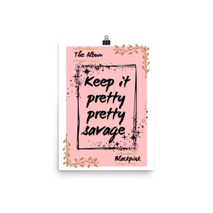 Poster con testo K-Pop - Pretty Savage