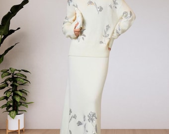 Conjunto de suéter de punto blanco con adornos y falda larga: elegante conjunto de dos piezas para el invierno