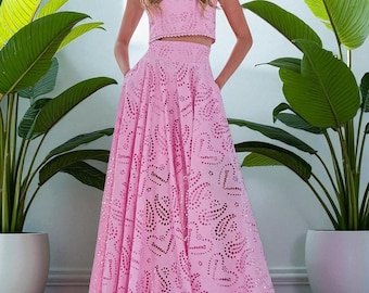 Conjunto de falda con ojales rosa claro: top corto con bordado inglés y maxifalda