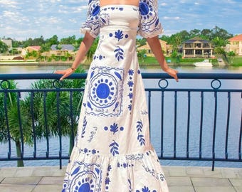 Vestido largo floral, escote cuadrado y mangas abullonadas, estilo cottagecore para fiesta en el jardín.