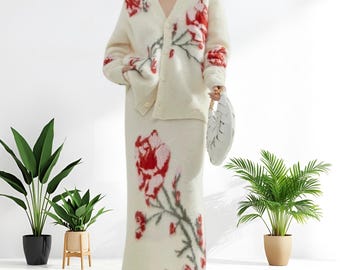 Conjunto de dos piezas de punto floral: cárdigan de mezcla de lana color crema y falda larga