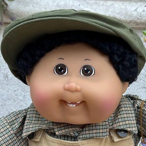 TRU Cabbage Patch Kid, „Benjamin Ned“, 1. Auflage, Originalkleidung, neuer Hut