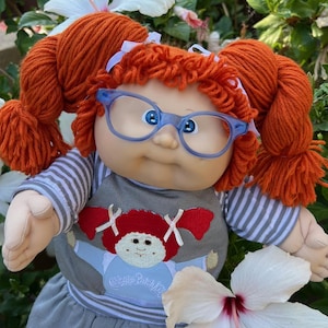 Vintage 1985 Cabbage Patch Kinder Joya Hilde-KT Factory HM #8 Rote Haare Blaue Augen Brille Geburtsurkunde