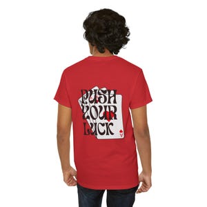 Drücken Sie Ihr Luck T-Shirt, lustiges grafisches T-Shirt, Geschenk für Glücksspielliebhaber, lässige Streetwear, Kartenspielbekleidung, Unisex-T-Shirt aus schwerer Baumwolle