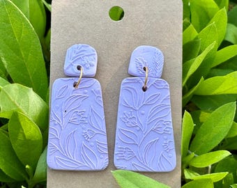 PENDIENTES DE ARCILLA, Colgantes Florales de Lavanda, Llamativos, Regalo Único, Joyería Hecha a Mano, Hipoalergénicos, Bañados en Oro, Ligeros