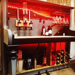 Piano bar