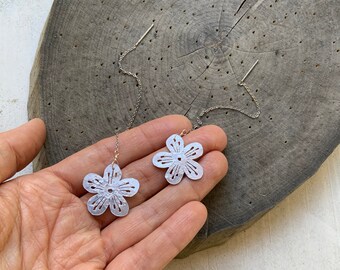 Daisy threader earrings, little flower dangle earrings, floral jewelry