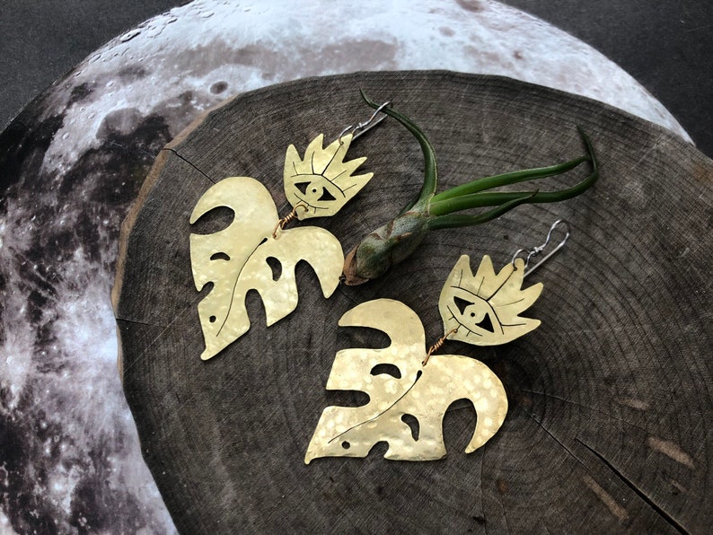 Sacred heart earrings , Sagrado corazon monstera earrings , sacred heart monstera earrings image 6