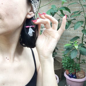Modern hoop earrings with little hands, modern hoop earrings with pink vinyl beads image 5