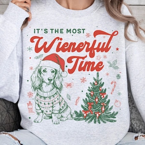 T-shirt de Noël Teckel, Sweat-shirt personnalisé Chien Saucisse, T-shirt de Noël humoristique, T-shirt de Noël Comfort Colors, Cadeau pour amoureux des chiens, T-shirt sapin de Noël Sweatshirt | Ash