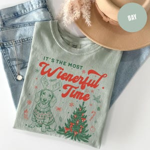 T-shirt de Noël Teckel, Sweat-shirt personnalisé Chien Saucisse, T-shirt de Noël humoristique, T-shirt de Noël Comfort Colors, Cadeau pour amoureux des chiens, T-shirt sapin de Noël T-Shirt | Bay
