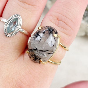 Gouden tourmalated quartz wire statement ring (EPJ-ROAA12-9)