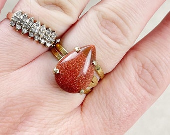 Gold Red Goldstone Teardrop Gemstone Adjustable Ring (EPJ-RTD21-3)